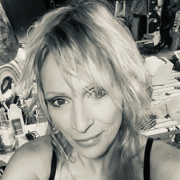 Meet your Posher, Rebecca - Picture 2 of 2